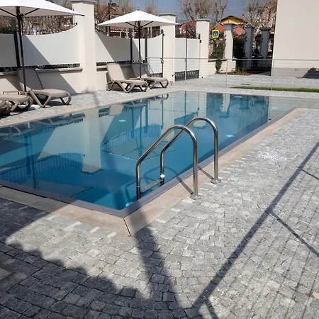 Oda ve Kahvaltı Bernasconi 4*